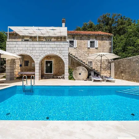 House Ko An-four Bedroom With Terrace And Swimming Pool Gruda