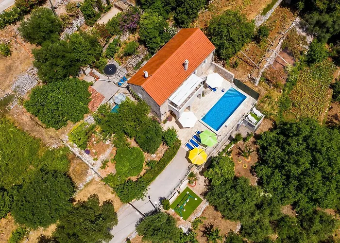 Dom wakacyjny House Ko An-four Bedroom With Terrace And Swimming Pool