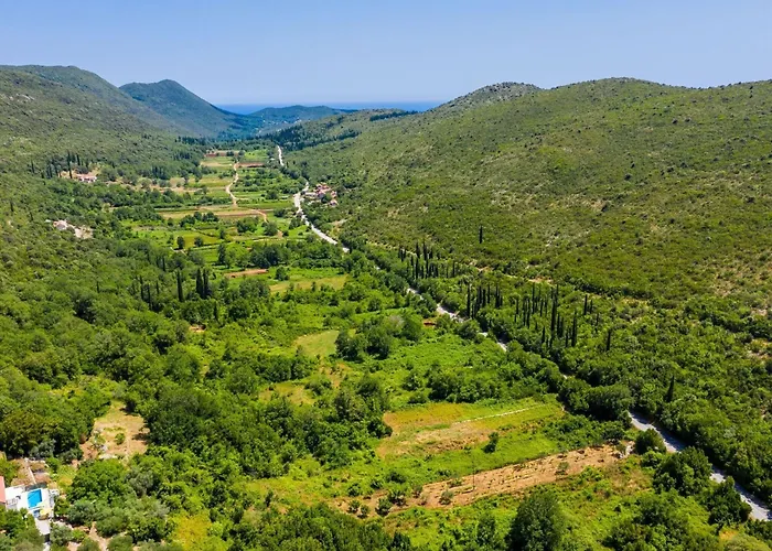 House Ko An-four Bedroom With Terrace And Swimming Pool Dom wakacyjny