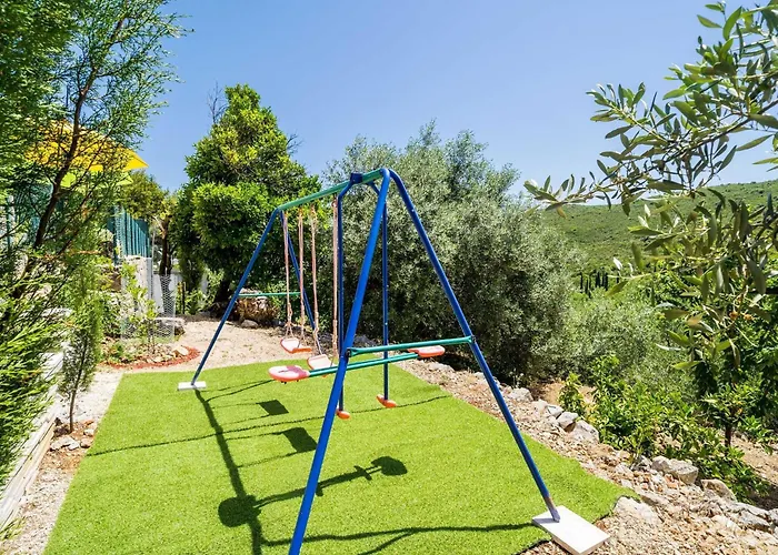 Dom wakacyjny House Ko An-four Bedroom With Terrace And Swimming Pool Gruda