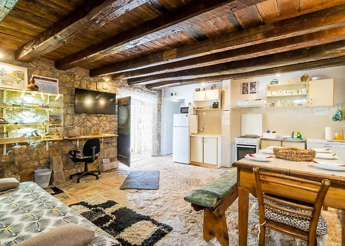 Dom wakacyjny House Ko An-four Bedroom With Terrace And Swimming Pool Gruda