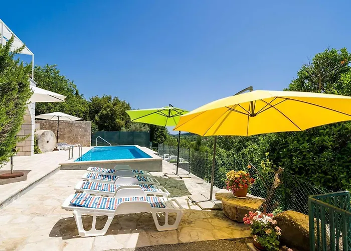 Dom wakacyjny House Ko An-four Bedroom With Terrace And Swimming Pool