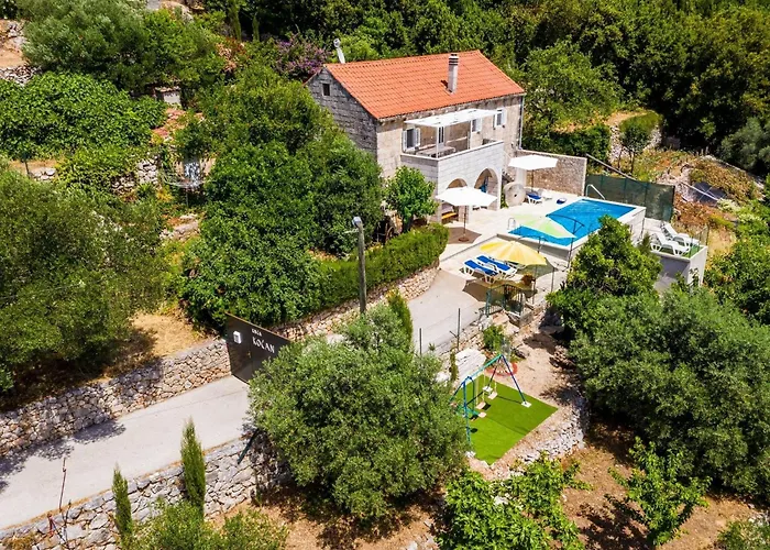 Dom wakacyjny House Ko An-four Bedroom With Terrace And Swimming Pool Gruda