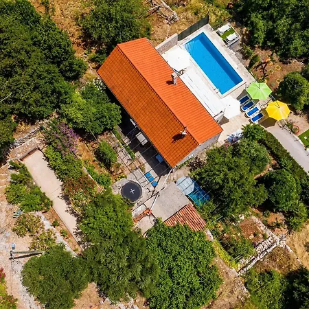 House Ko An-four Bedroom With Terrace And Swimming Pool Vikendica