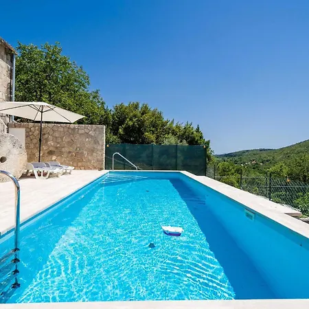 House Ko An-four Bedroom With Terrace And Swimming Pool Vikendica