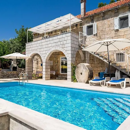 House Ko An-four Bedroom With Terrace And Swimming Pool