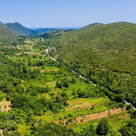 House Ko An-four Bedroom With Terrace And Swimming Pool بيت للعطل