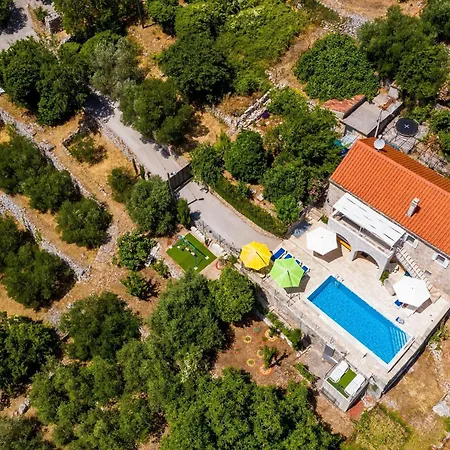 House Ko An-four Bedroom With Terrace And Swimming Pool Vikendica *
