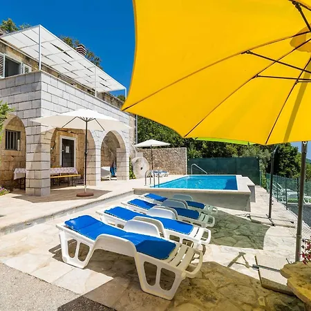 House Ko An-four Bedroom With Terrace And Swimming Pool Vikendica Gruda