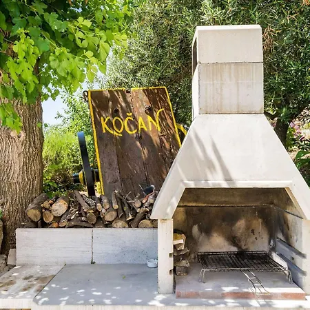 House Ko An-four Bedroom With Terrace And Swimming Pool Gruda