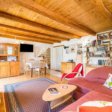 House Ko An-four Bedroom With Terrace And Swimming Pool Vikendica